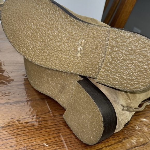 Musse & cloud woman’s Lucena tan ankle boots/booties. Back zipper. Size 9. EUC. - Picture 5 of 6